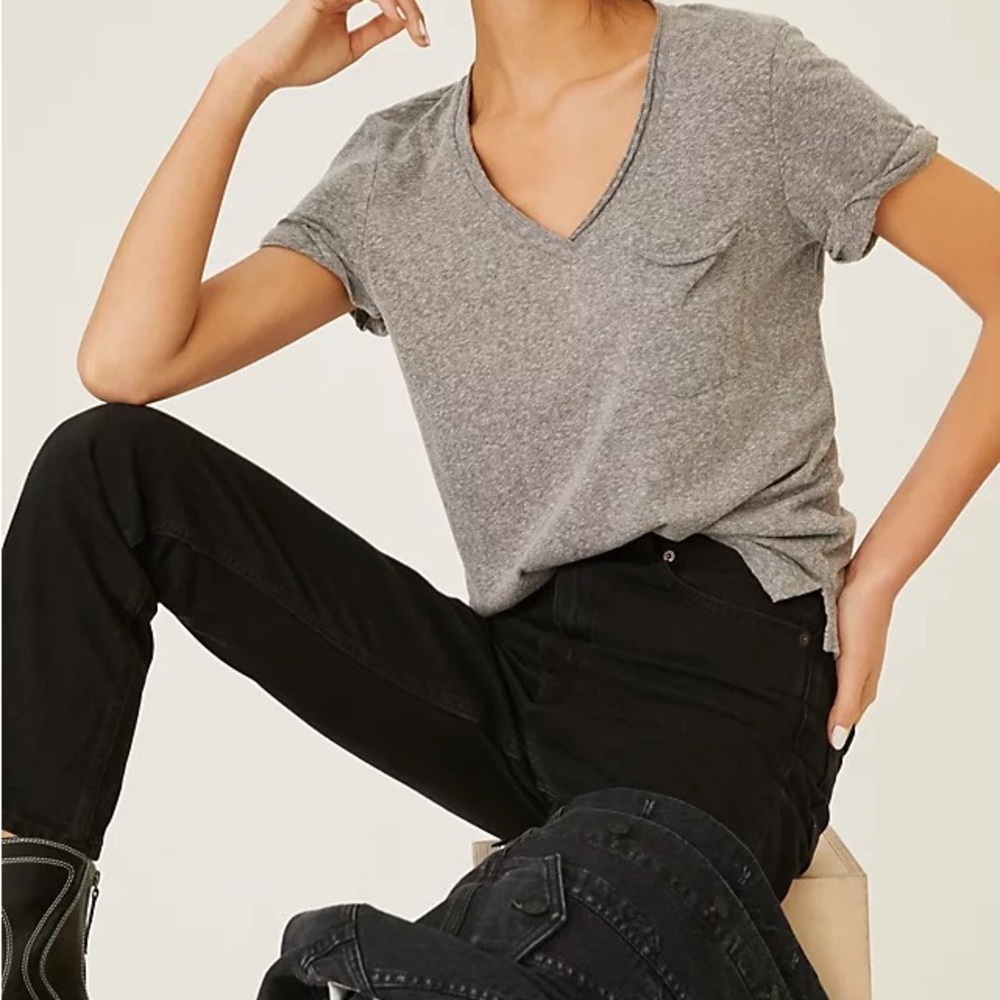 NWT t la grey cotton v neck shirt